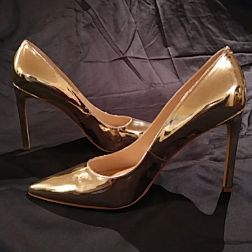 Nine West metallic Gold Pumps
